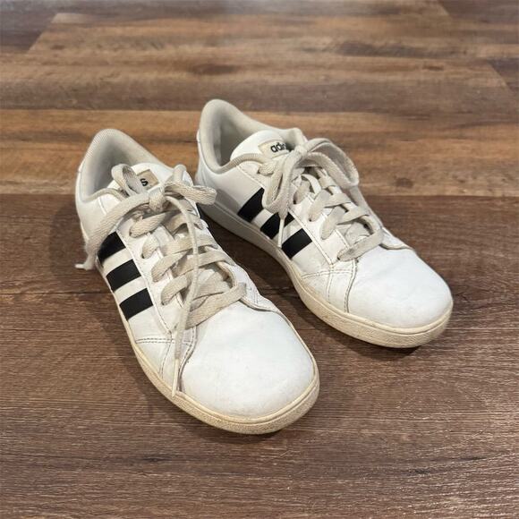 Adidas NEO Baseline Men's White Black Low Top Sneakers Size 4 READ - Picture 1 of 9